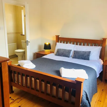 Modern Bright Detached Just A Short Stroll From Town Holiday home *