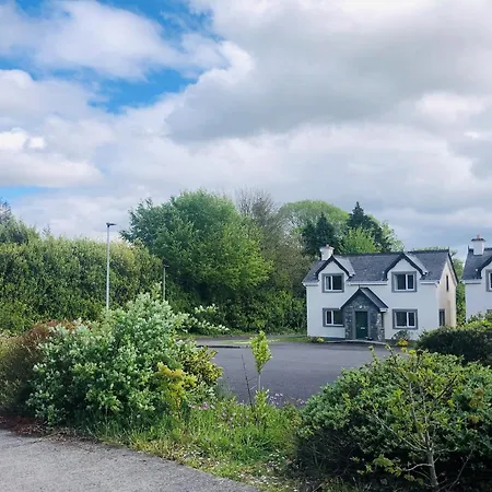 Holiday home Modern Bright Detached Just A Short Stroll From Town
