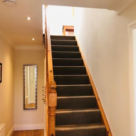 Holiday home Modern Bright Detached Just A Short Stroll From Town *
